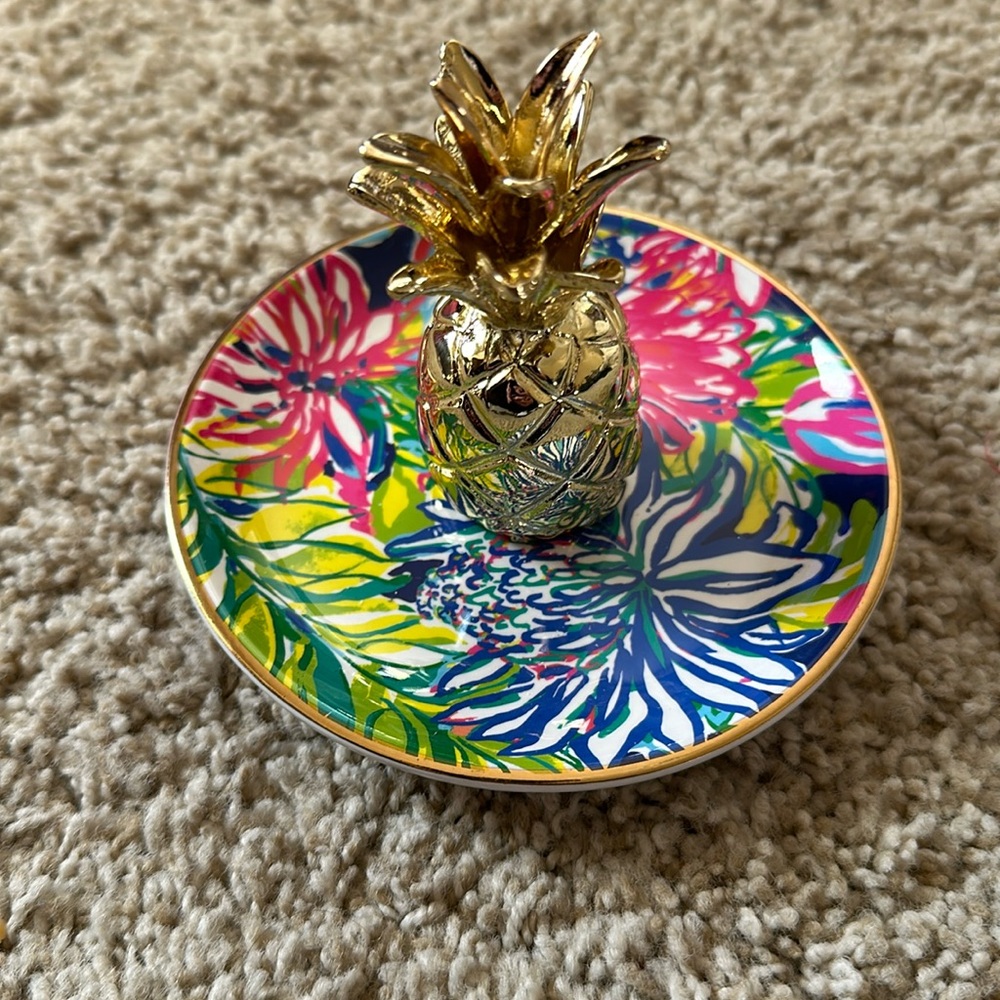 Beautiful Lily Pulitzer Ceramic and Gold Ring Holder